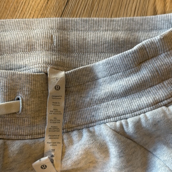 Lululemon Scuba High Rise Joggers - Picture 4 of 4